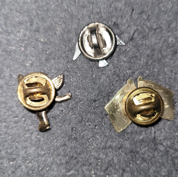 3 Random Label Pins - Picture 2 of 4